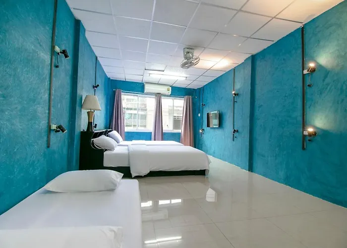 Oyo 1158 Thestaycafe Hotel 2*