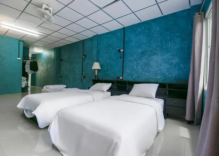 Oyo 1158 Thestaycafe Hotel
