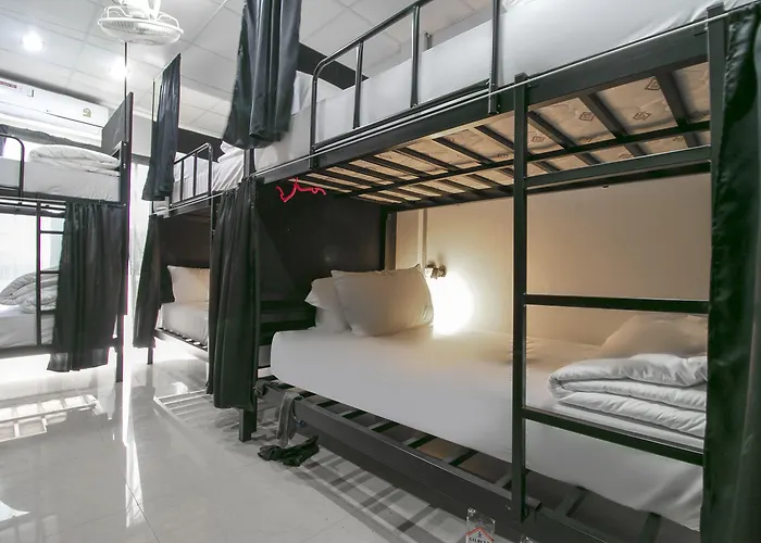 Oyo 1158 Thestaycafe Hotel 2*